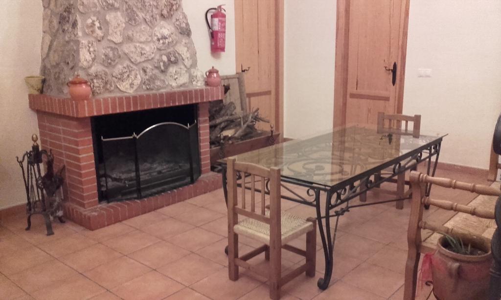 Apartamentos Serrano Ribatajada Εξωτερικό φωτογραφία