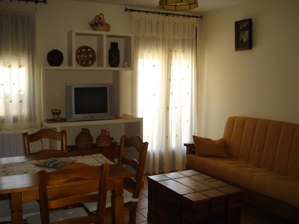 Apartamentos Serrano Ribatajada Εξωτερικό φωτογραφία