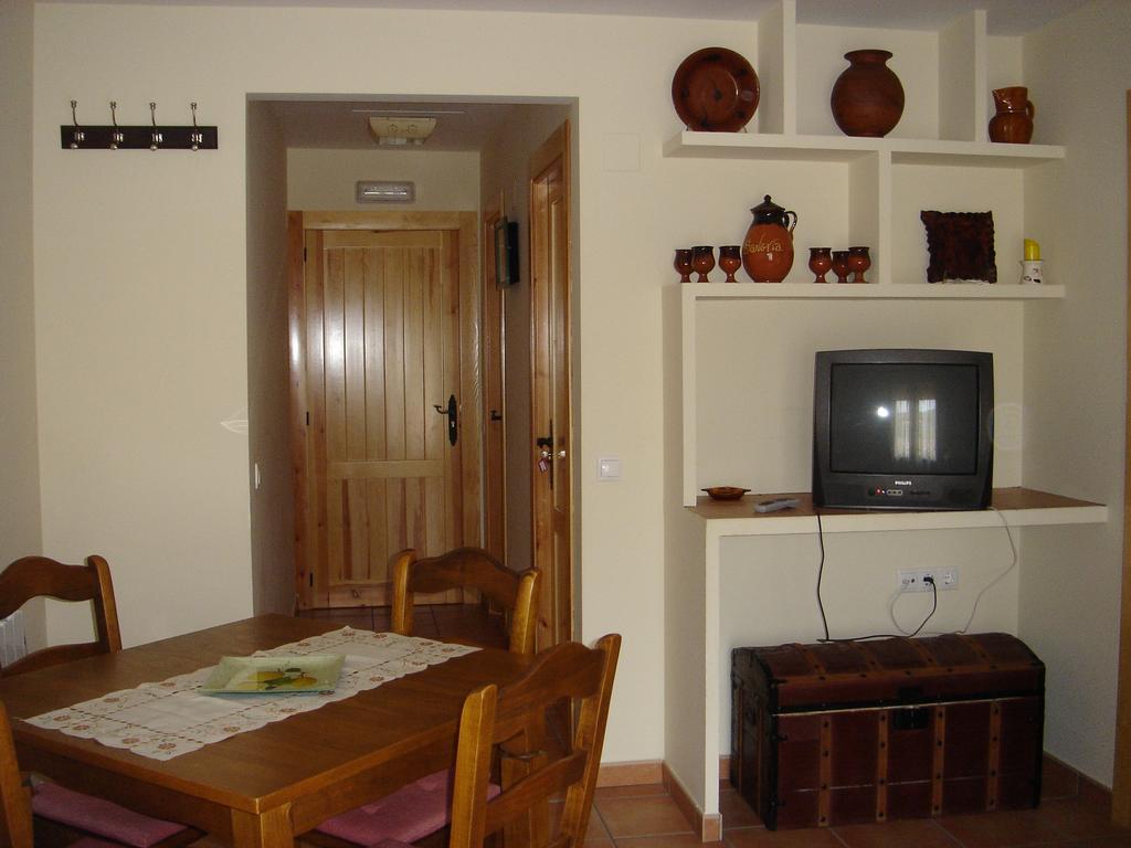 Apartamentos Serrano Ribatajada Εξωτερικό φωτογραφία