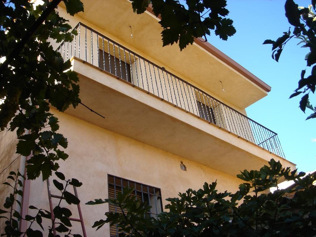 Apartamentos Serrano Ribatajada Εξωτερικό φωτογραφία
